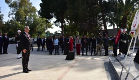 Lefkoşa Atatürk Anıtı’nda 23 Nisan töreni düzenlendi