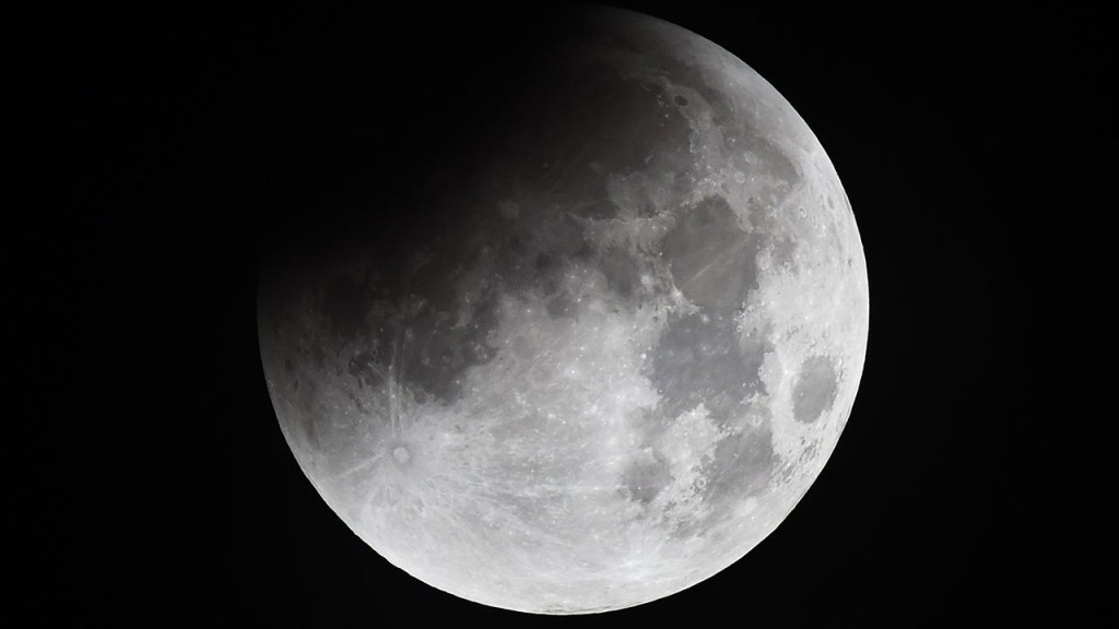 Çin, Ay’da iki yeni mineral keşfetti