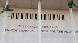 Trump’ın adı mahkeme kararıyla Washington’daki sanat merkezinden çıkarıldı