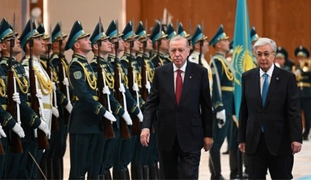 Recep Tayyip Erdoğan, Kazakistan’da resmi törenle karşılandı