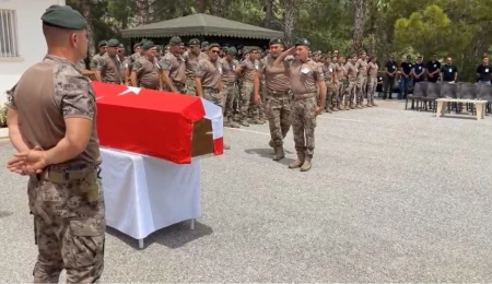 Şehit polis Mehmet Korkmaz son yolculuğuna uğurlandı