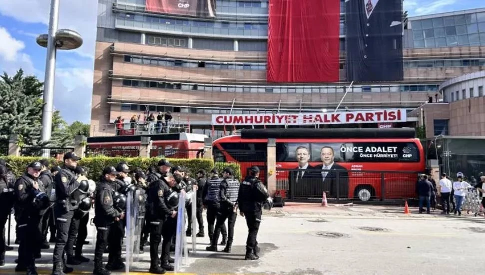CHP Genel Merkezi’nde tahliye kavgası