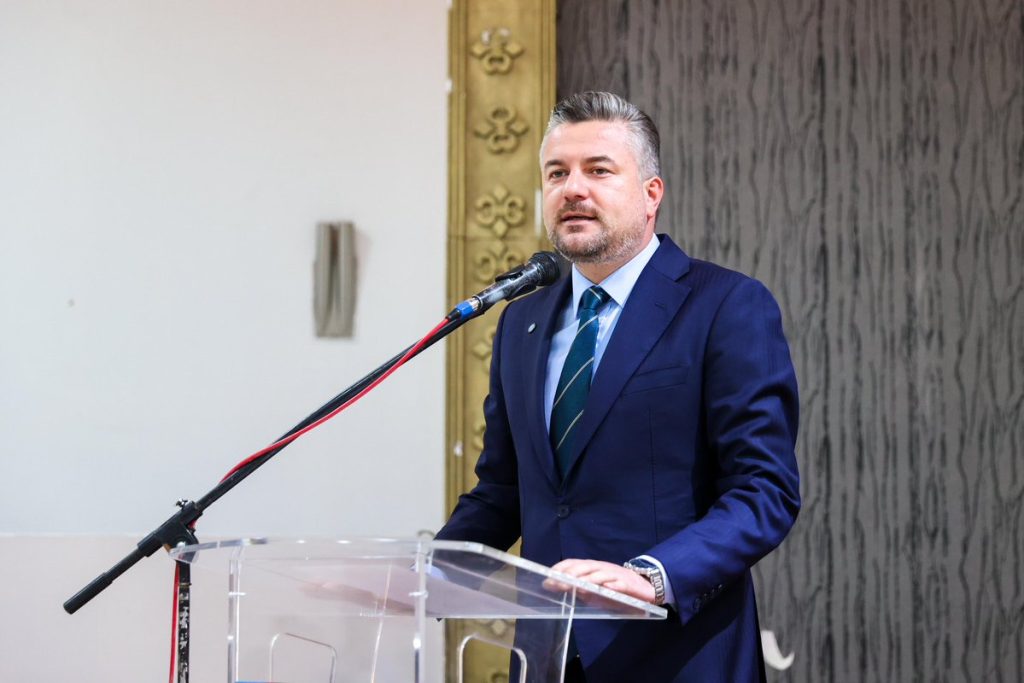 İzmir’de Buca Belediye Başkanı Görkem Duman gözaltına alındı