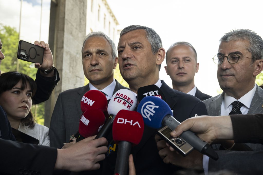 Antalya Cumhuriyet Başsavcılığından, Özgür Özel ve 5 CHP milletvekili hakkında “yetkisizlik” kararı