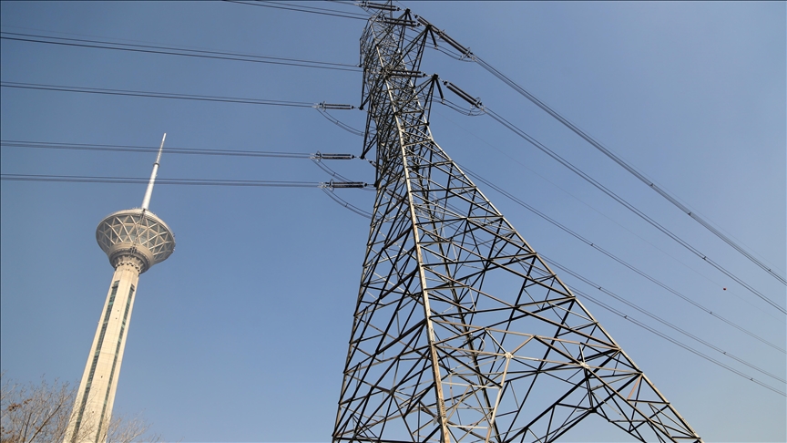 Tahran’da tasarruf kararına uymayan 30 kamu idaresinin elektriği kesildi