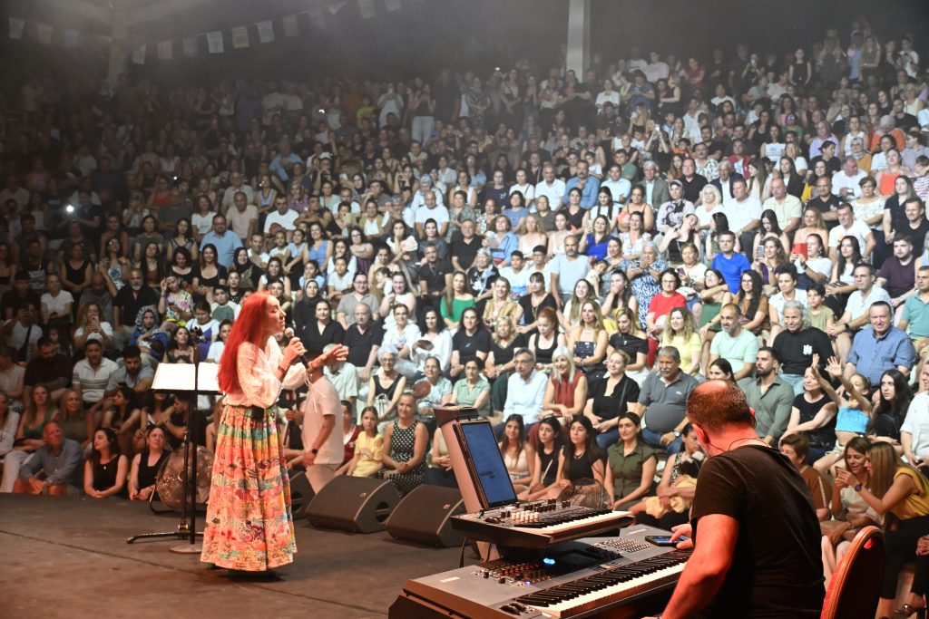 Güzelyurt Portakal Festivalinde Leman Sam sahne aldı
