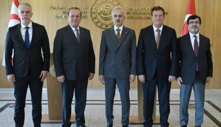 Ataoğlu ve Arıklı, Uraloğlu’nu ziyaret etti: Ercan Havalimanı’ndaki eksikliklerin giderilmesi ele alındı