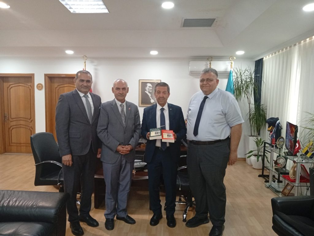Kıbrıs Vakıflar İdaresi’nin ilk kapsamlı akademik vakıf eseri Ertuğruloğlu’na tanıtıldı