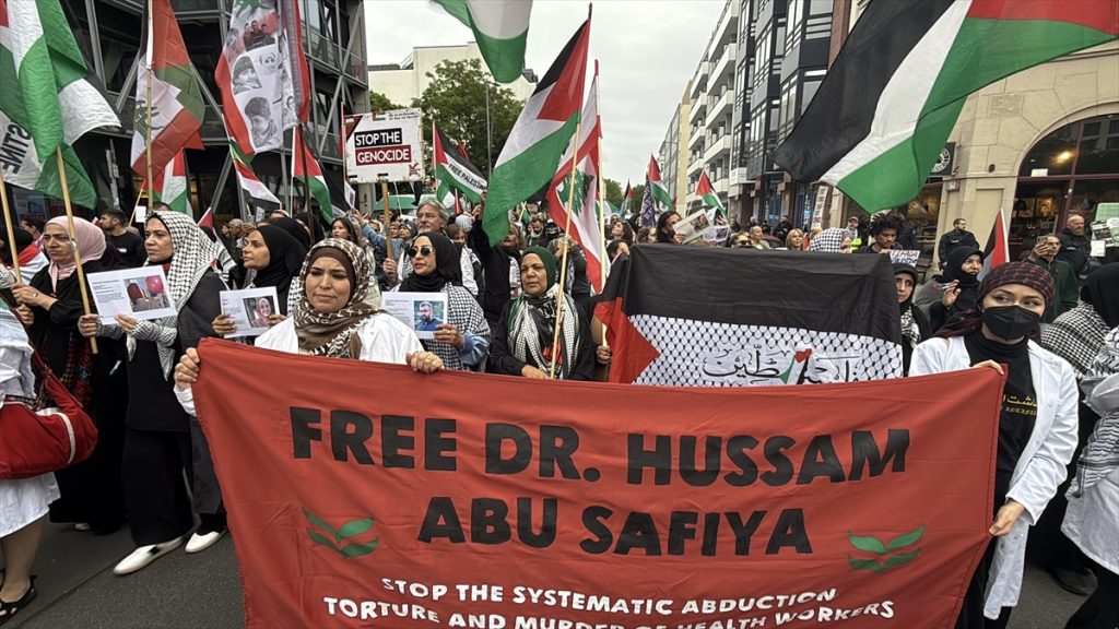 Berlin’de Filistin’e destek gösterisi yapıldı