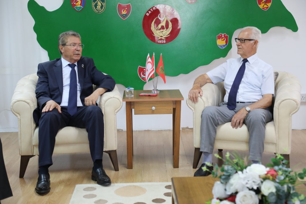 Başbakan Üstel, Kıbrıs TMT Mücahitler Derneği’ni ziyaret etti