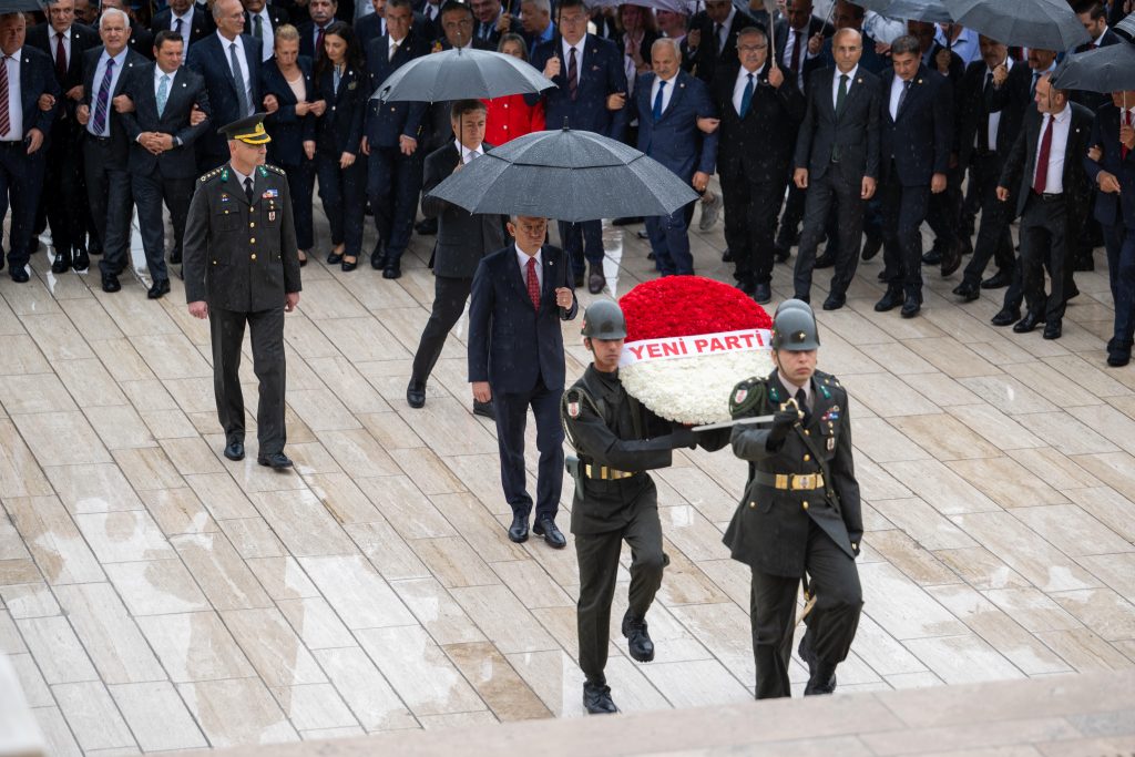 Yeni Parti Genel Başkanı Özel başkanlığındaki heyet, Anıtkabir’i ziyaret etti