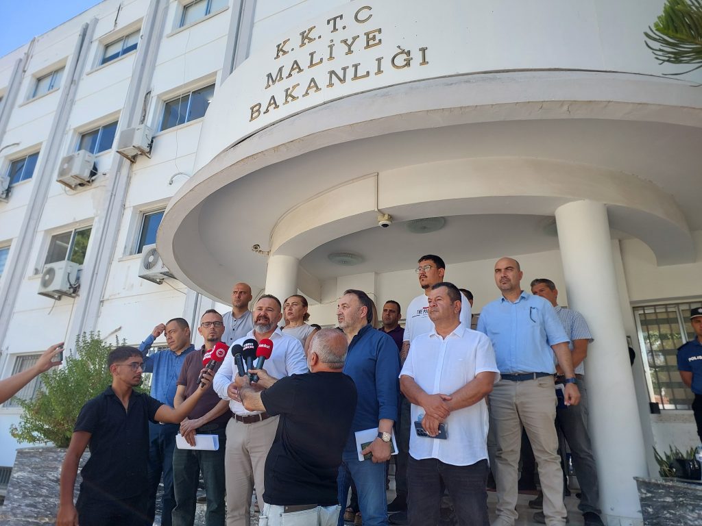 Kamuda örgütlü dört sendika, ek mesaiye kalmama eylemi başlatacağını açıkladı