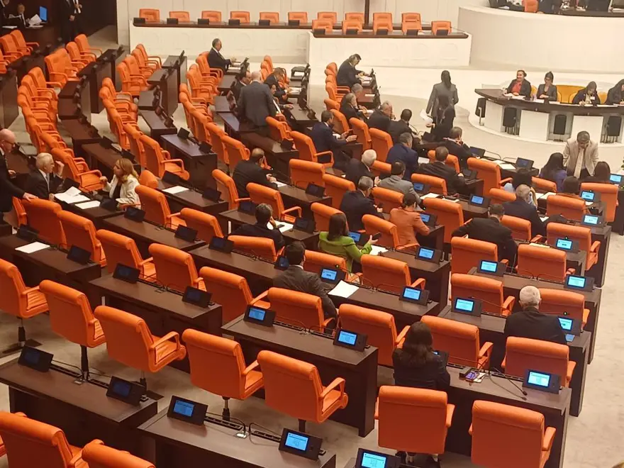 Meclis’te 24 yıl sonra bir ilk… Yeni Parti kuruldu, CHP’li milletvekillerinin yeri değişti