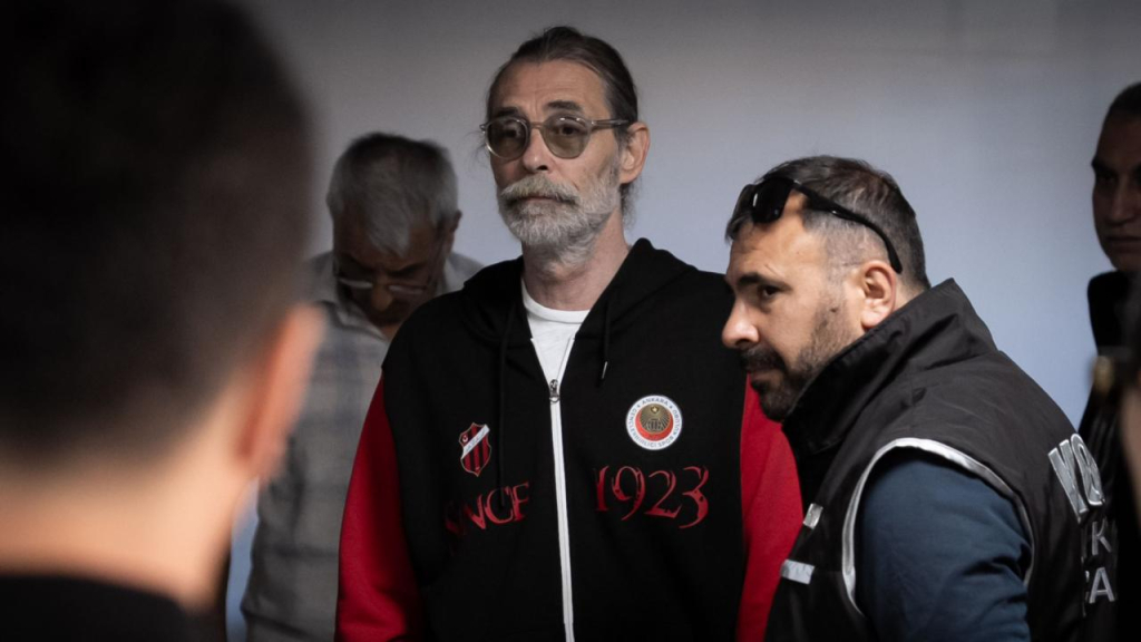 Etimesgut Belediyesi’ne yolsuzluk operasyonu: Beşikcioğlu gözaltına alındı