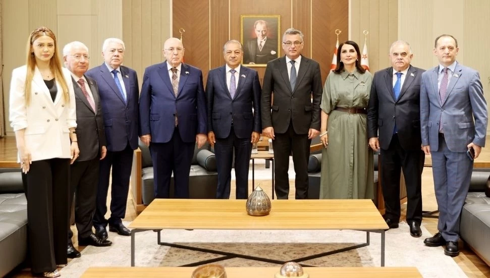 Erhürman, Azerbaycan Dostluk Grubu Başkanları ve heyetlerini kabul etti