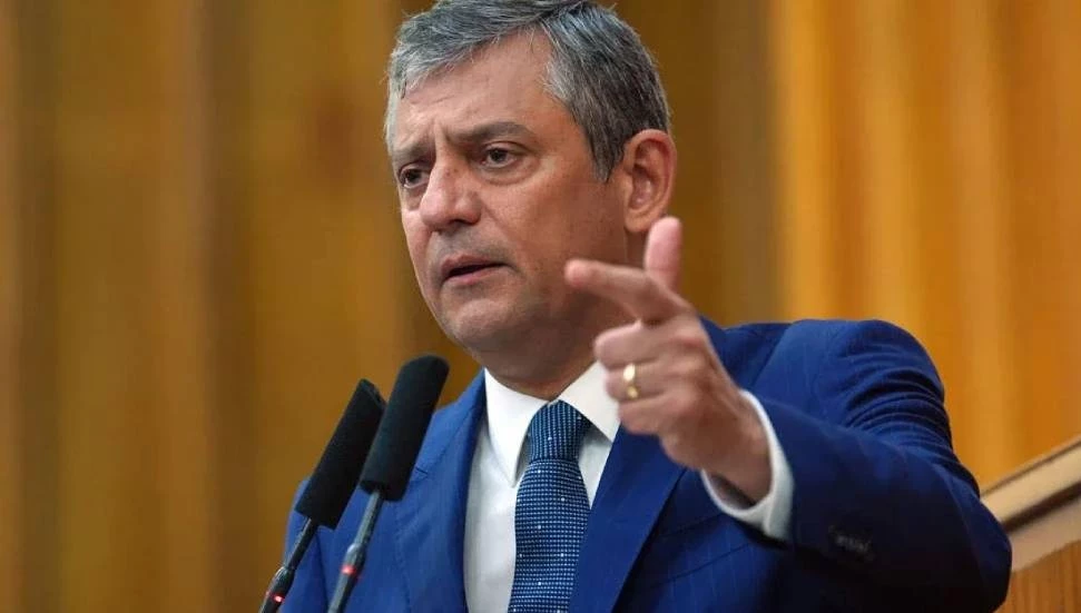 Özgür Özel CHP Grubu’na veda etti: Partinin adı değişir ama bizi bölemezler