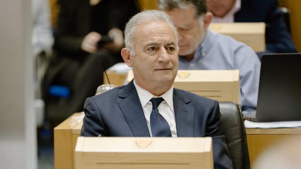 Eski DİSİ Başkanı Neofitu: “Hristodulidis, tatile değil Kıbrıs sorununa odaklansın”