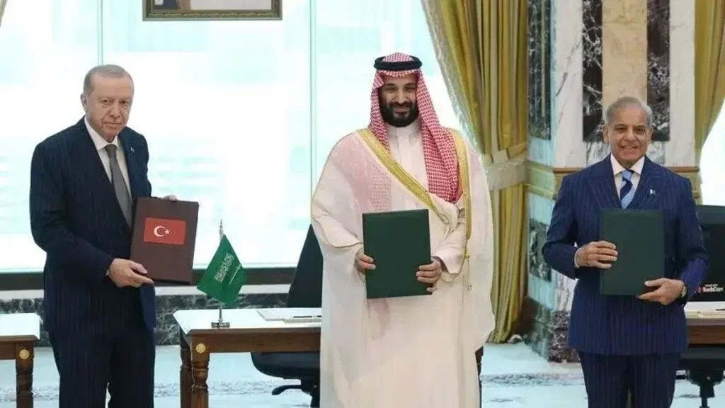 Pakistan ve İran Dışişleri Bakanları görüştü: Mekke Ortak Savunma Anlaşması ele alındı