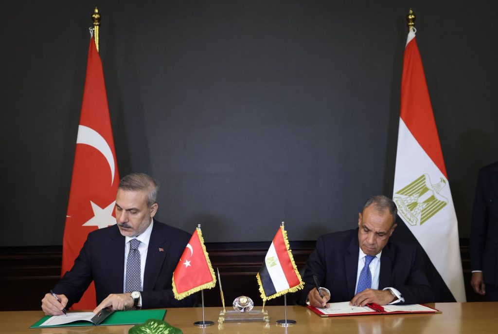 Türkiye ile Mısır arasında çeşitli belgeler imzalandı