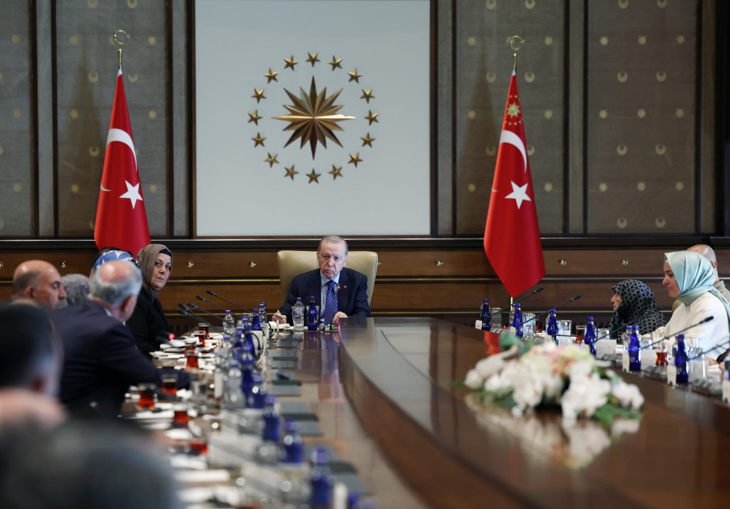 Erdoğan: “Milletimizin değerlerinden, şehit yakını ve gazilerimizin hassasiyetlerinden asla taviz söz konusu değildir”