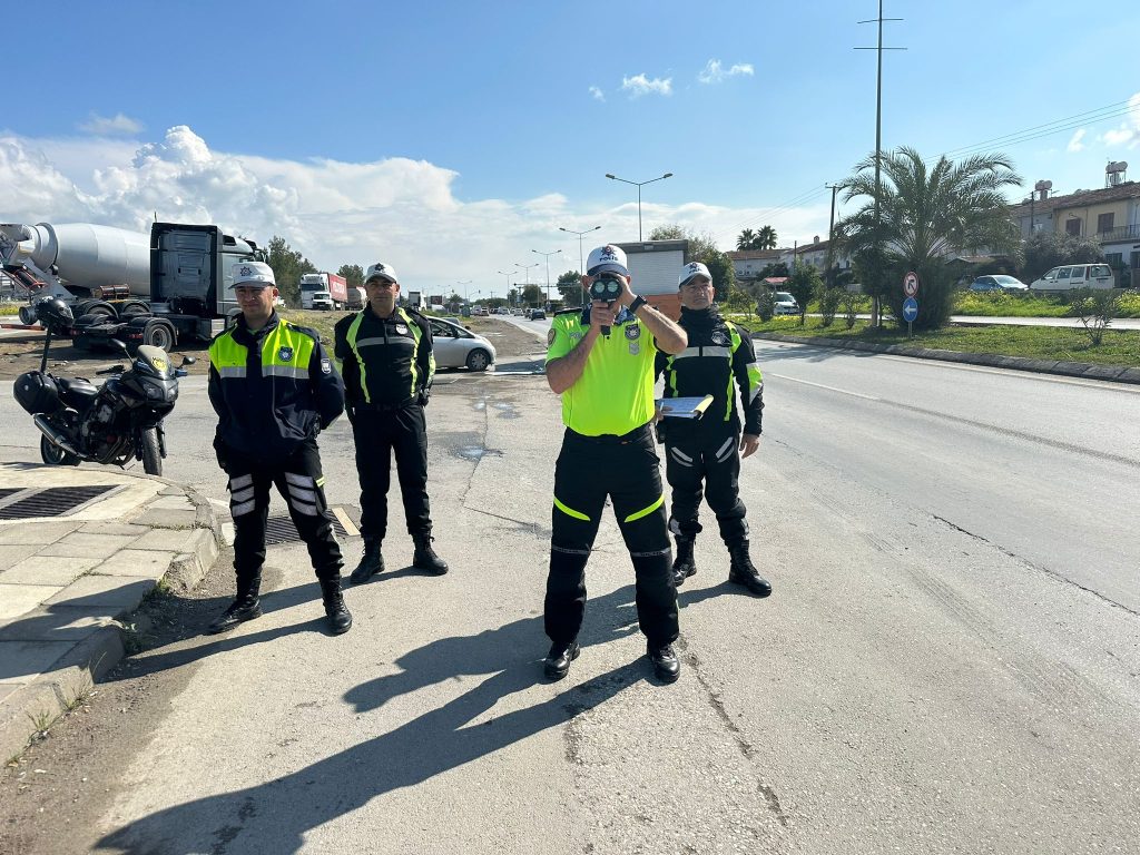 Trafik denetimlerinde iki kişi tutuklandı, 41 araç trafikten men edildi, 397 sürücü ceza aldı
