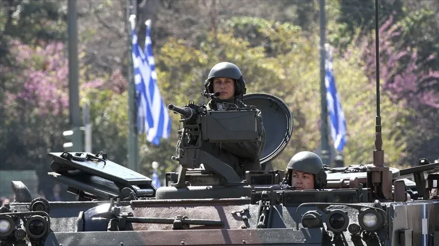 Yunanistan’da eğitim için askerlik hizmetini tecil ettirmeyenlerin hizmet süresi 9 aya düşecek