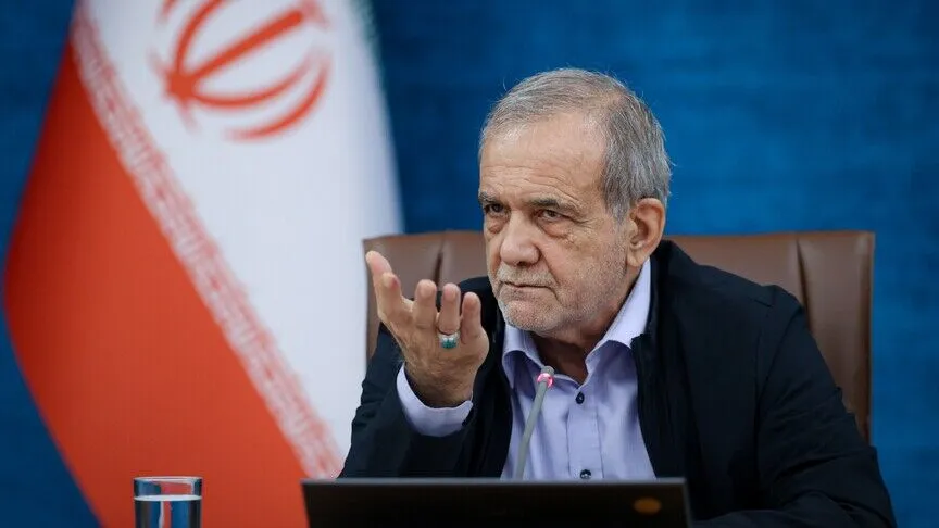 İran Cumhurbaşkanı Pezaşkiyan, “ekonomik ve askeri” anlamda topyekun savaş içinde olduklarını söyledi