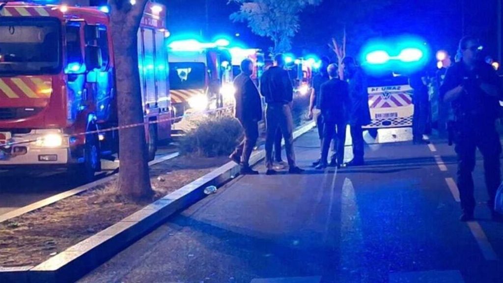 Fransa’da şüphelinin aracını kalabalığın üzerine sürmesi sonucu 2 kişi hayatını kaybetti