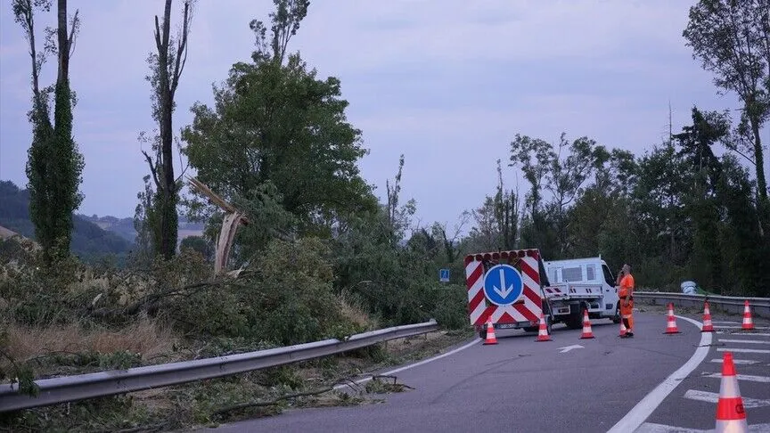 Fransa’da fırtına nedeniyle yaklaşık 2 bin 200 hane elektriksiz kaldı