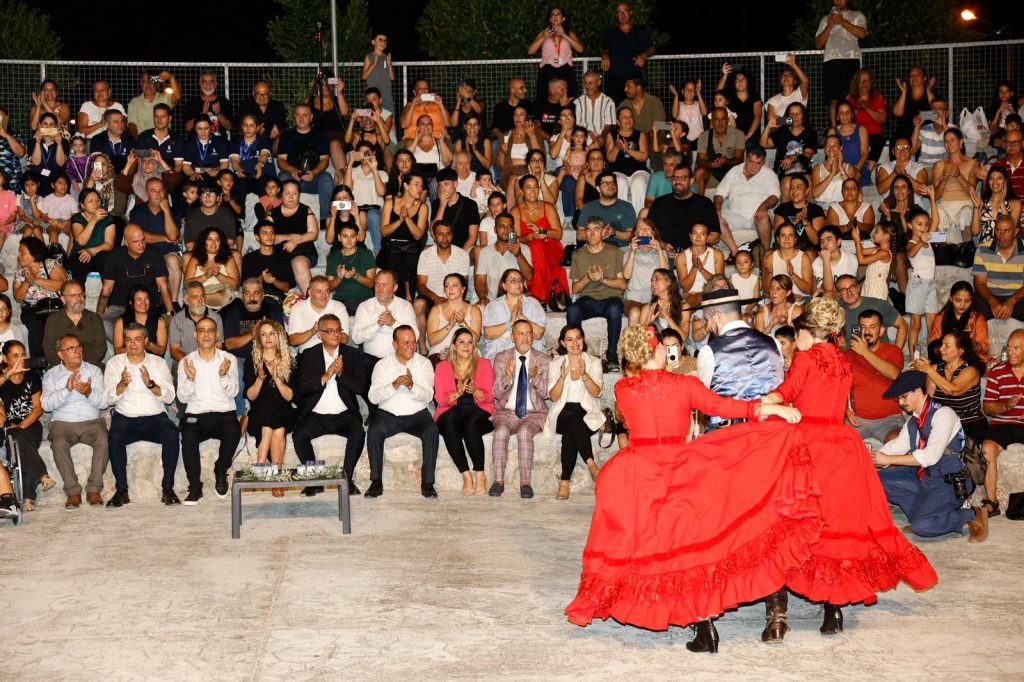 Erhürman ve eşi , Halk Dansları Festivali’nde