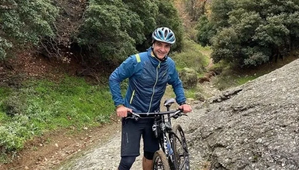 Miçotakis bisikletten düştü: Hastaneye kaldırıldı