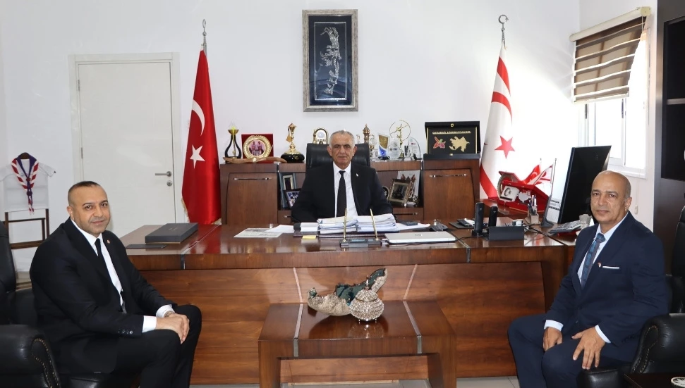 Çavuşoğlu, savunma sporları federasyon yetkilileriyle görüştü