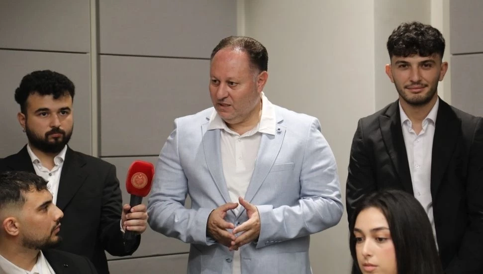Öztürkler, Üniversite Öğrencileri Kongresi’ni ziyaret etti: Otaya koyulan çalışmalar sonuçsuz kalmamalı