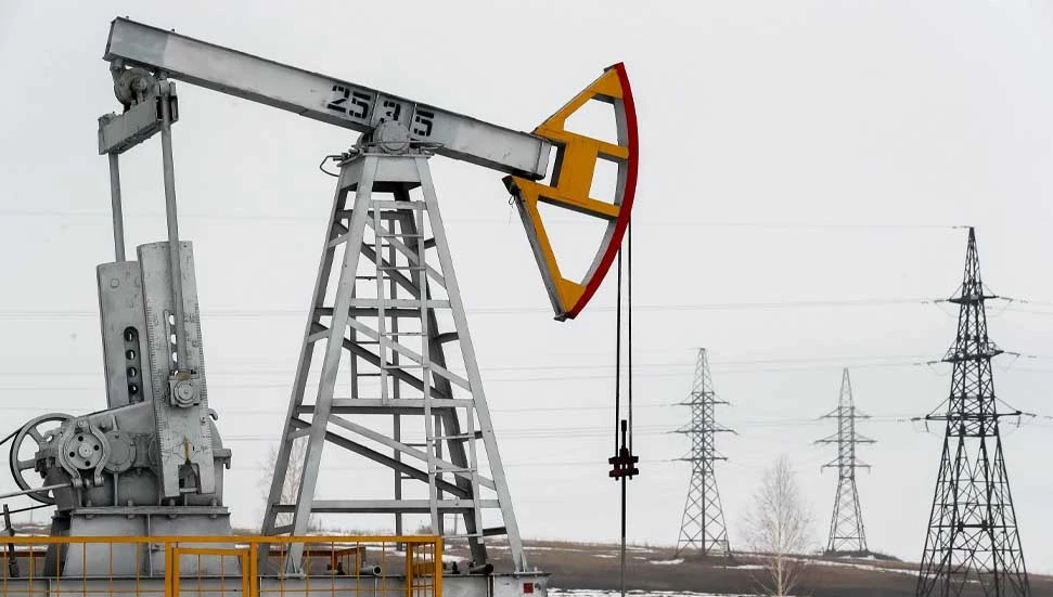 Petrol talep endişeleriyle geriledi
