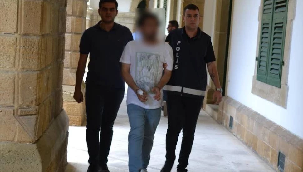 Süpermarketteki bıçaklı saldırı: Zanlı, 3 ayı aşmayacak süreyle cezaevine gönderildi