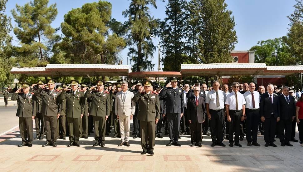 Atatürk Anıtı ve Şehitler Anıtı’nda tören düzenlendi
