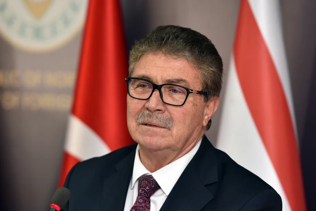 Üstel: “Arama kurtarma çalışmalarımız üçüncü gününde de aralıksız devam ediyor”