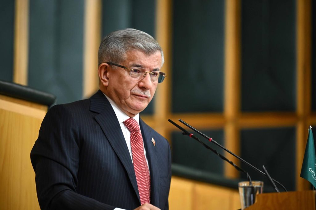 Ahmet Davutoğlu hakkında “Cumhurbaşkanına hakaret” suçundan soruşturma başlatıldı