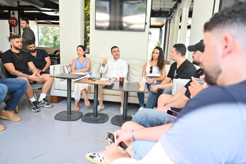 UBP LTB Başkan adayı Aktunç, gençlerle bir araya geldi