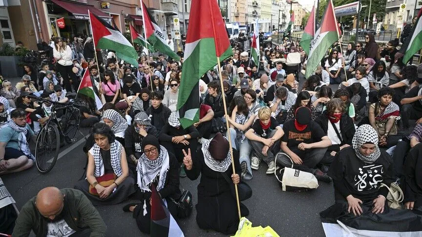 Berlin’de, Filistin’le dayanışma yürüyüşü düzenlendi