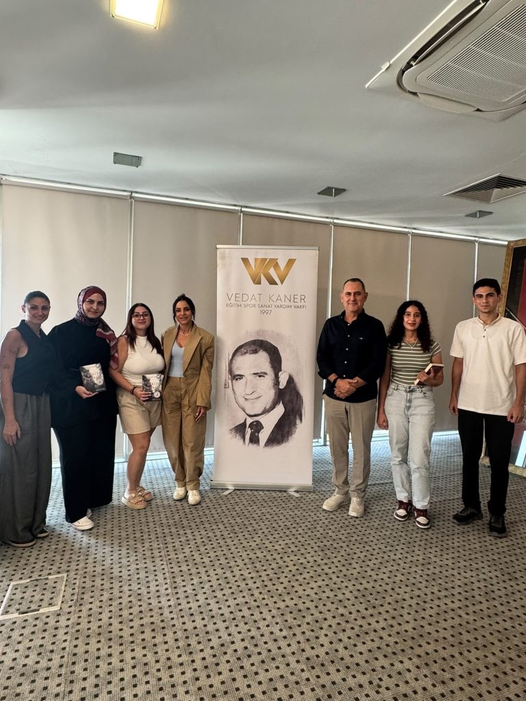 Vedat Kaner Vakfı burslu öğrencilerle buluştu