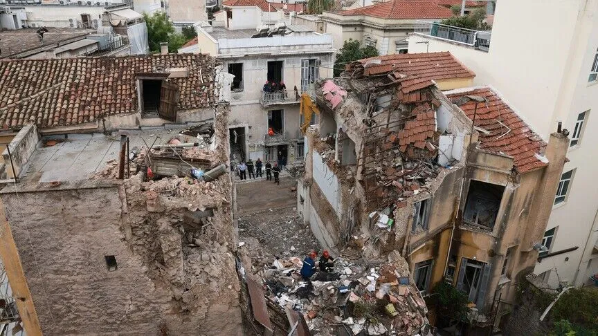 Atina’da patlama sonucu yıkılan binada ölü sayısı altıya yükseldi