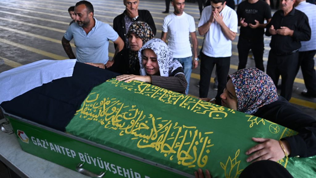 Girne’deki Facianın 14 Yaşındaki Kurbanı Toprağa Verildi