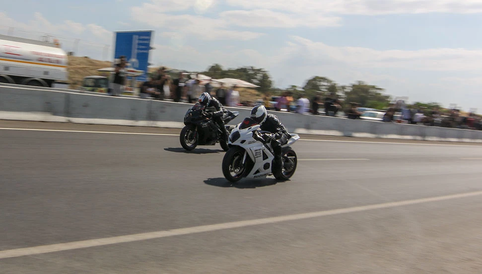 Motosiklet drag yarışı nedeniyle Güzelyurt-Lefke Çevre Yolu kısmen trafiğe kapatıldı