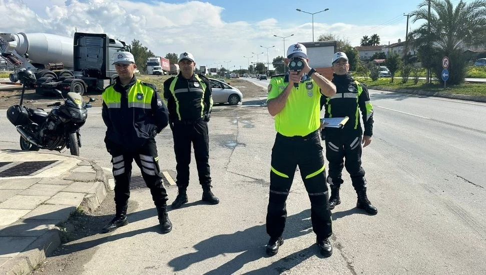 Trafik denetimleri: 400 sürücü rapor edildi, 23 araç trafikten men edildi