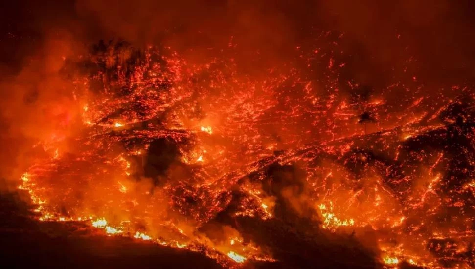 Antalya’da orman yangınıyla mücadele: Evler boşaltıldı