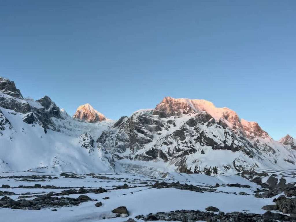 Nepal’de dağda çığ düşmesi sonucu ölenlerin sayısı 15’e çıktı