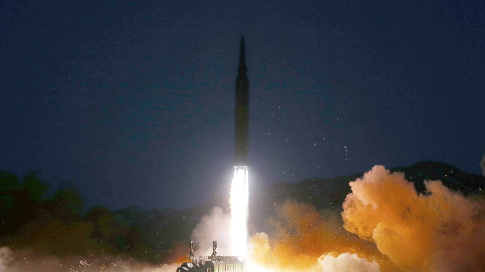 Kuzey Kore lideri Kim Jong-un, hipersonik füze denemesini denetledi