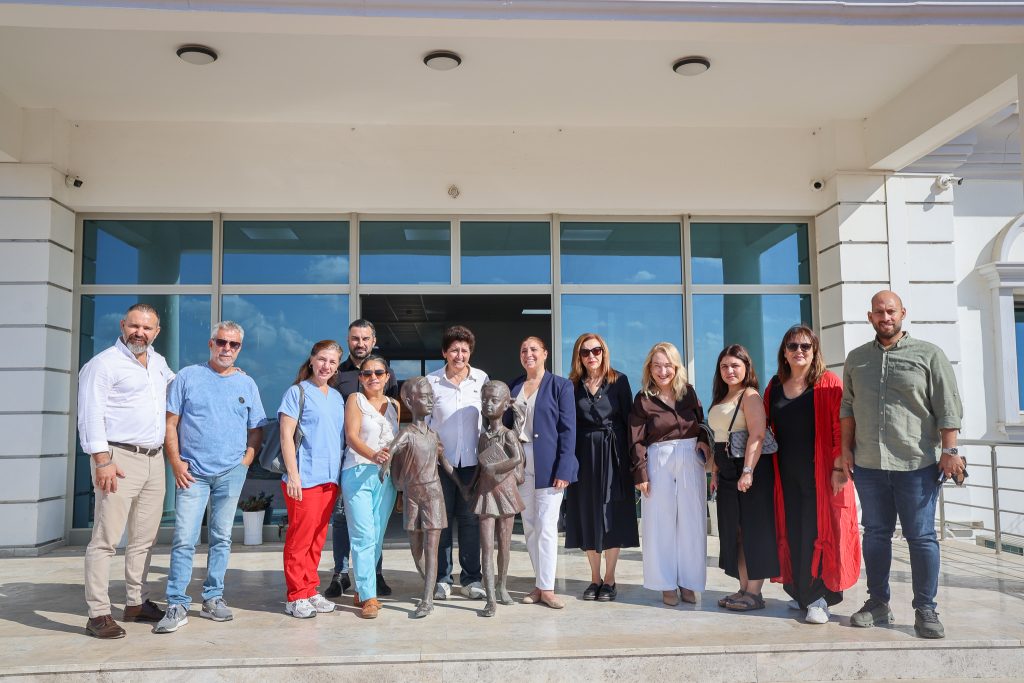 Gönyeli-Alayköy Belediye Başkan adayı Soyalp, Dr. Suat Günsel İlkokulu ve Alayköy İlkokulu’nu ziyaret etti