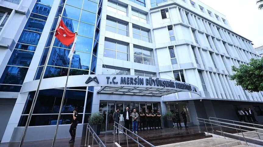 Mersin’deki yolsuzluk soruşturmasında Vahap Seçer ve 2 belediye başkanı tutuklandı